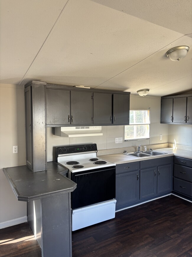 Foto del edificio - 180 Cassidy Ln