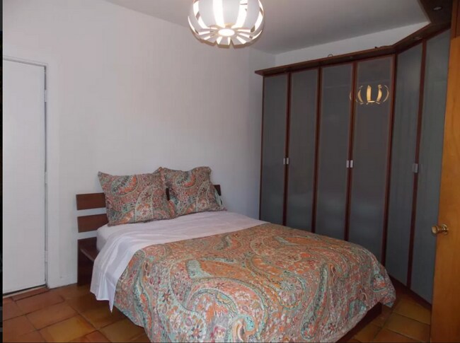 Foto del edificio - Furnished 1BR Suite in East Rock | Private Gated Garden | Cathedral Ceilings & Skylights