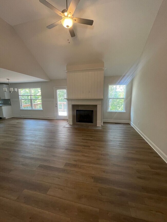 Foto del edificio - Rental in Ooltewah - 3 Bedrooms + Finished Basement