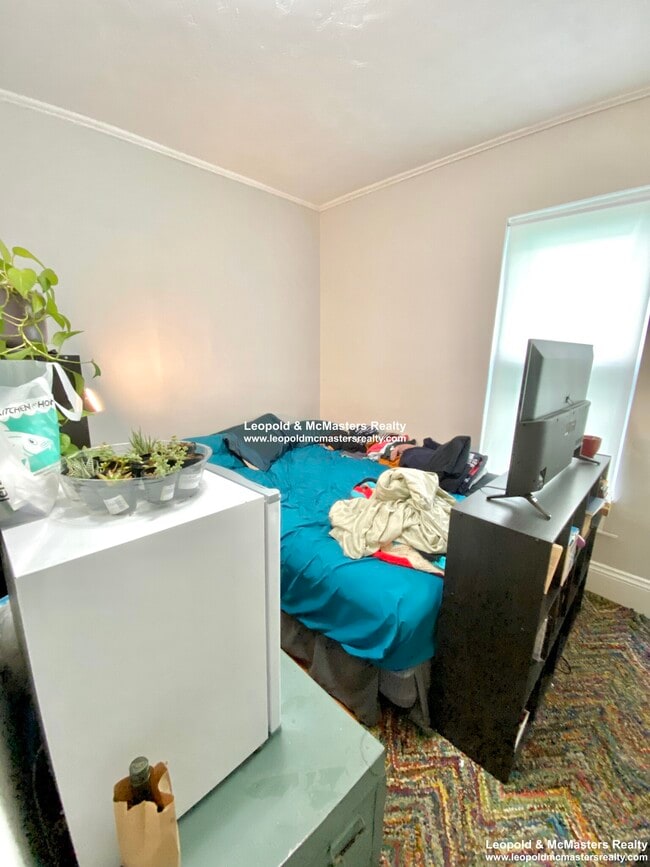 Building Photo - 102 Sydney St