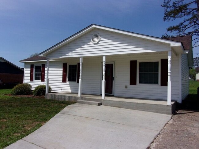 Building Photo - 3 Bedroom 1 Bath Home off Heckle Blvd