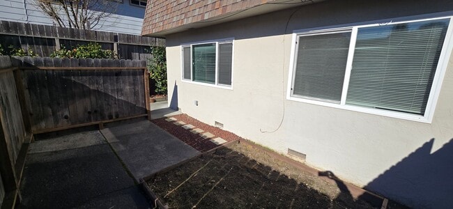 Building Photo - Martinovich (Owner Approval Needed)