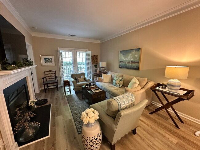 Cozy living area - 301 Queens Rd