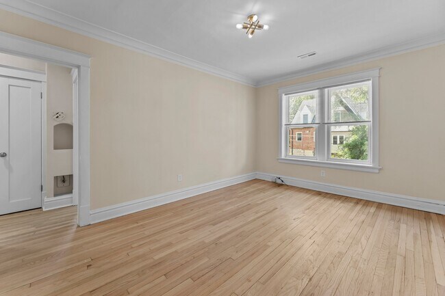 Foto del edificio - 7350 Amherst Ave