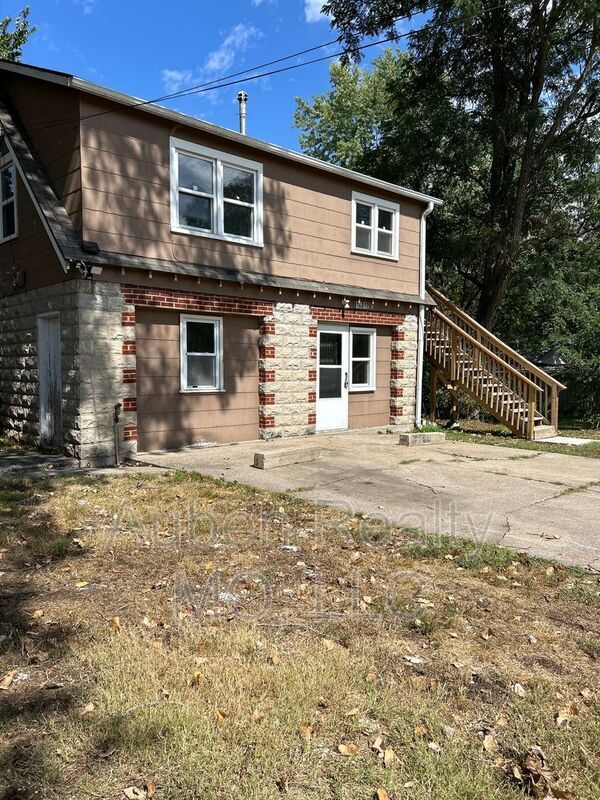 Building Photo - 16012 E T C Lea Rd