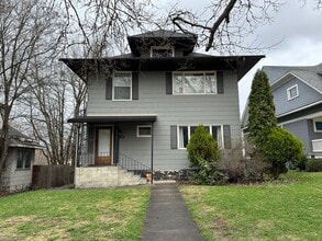 Building Photo - 1724 W 8th Ave