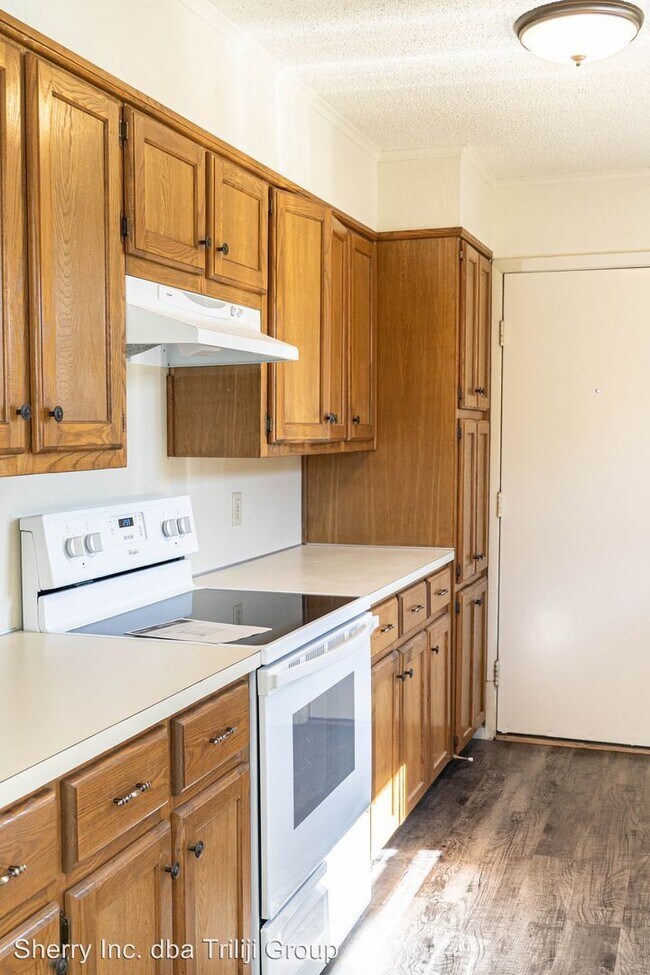 Building Photo - 229-231 Kettler Dr