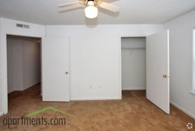 Bedroom - Laurelwood Park Apartments