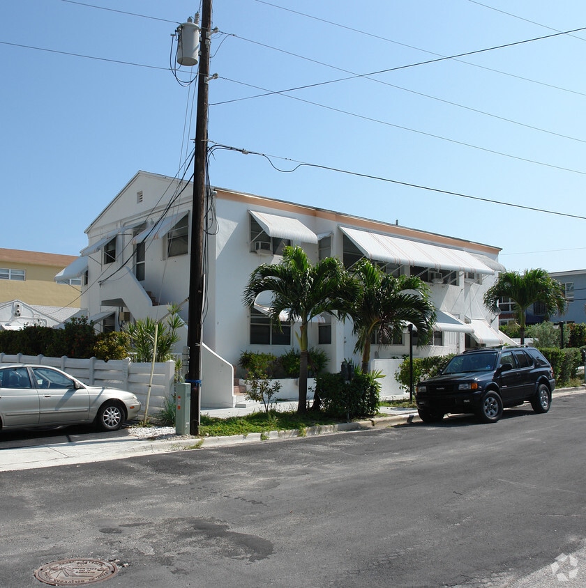 Building Photo - 1700 S Surf Rd