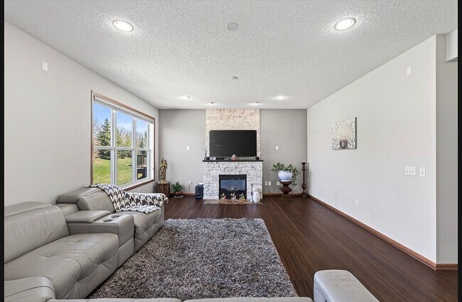 Foto del edificio - 15275 Plumstone Dr