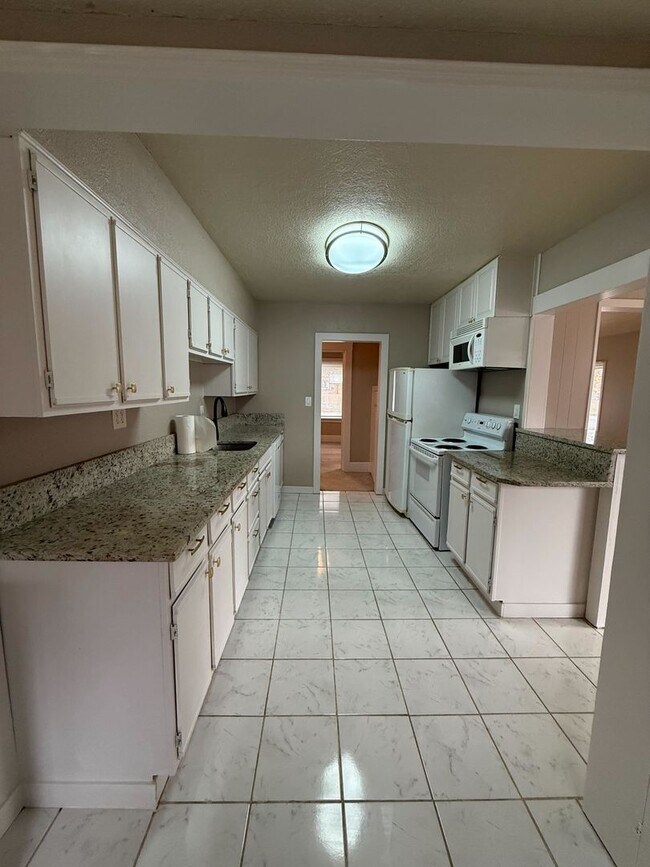 Foto del edificio - Beautiful 3B/2Ba Ranch in Longview on Lake...