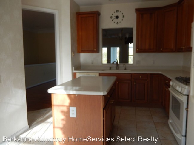 Building Photo - 10 Chantilly Pl