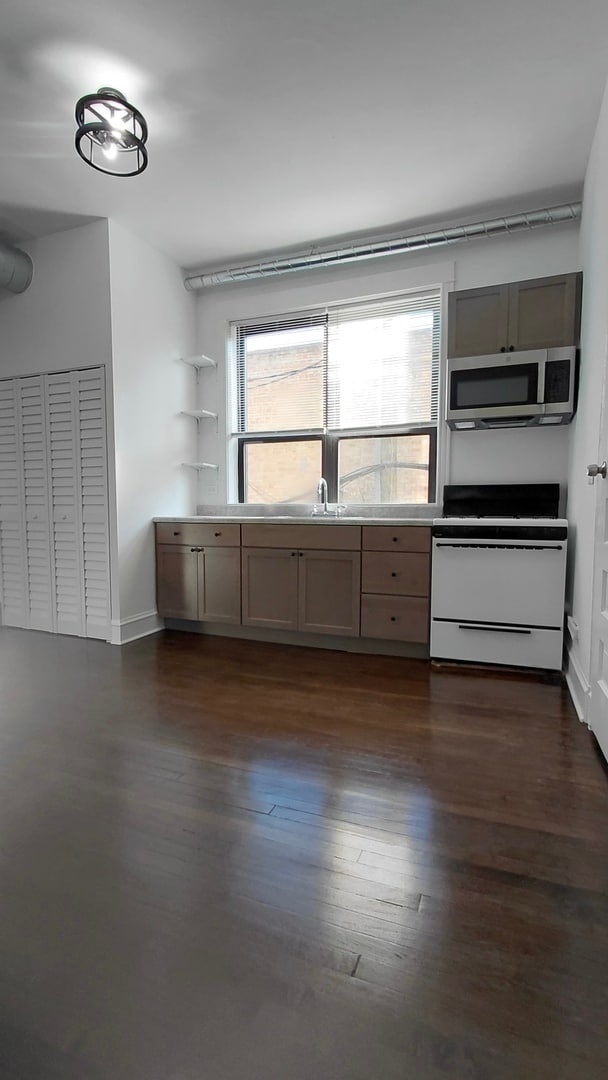 Building Photo - 2543 S St Louis Ave