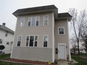 Building Photo - 1154 E Maple St