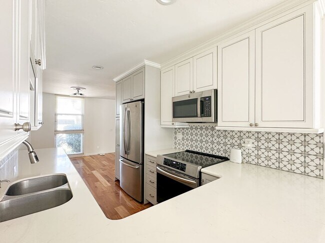 Building Photo - 16492 Harbour Ln