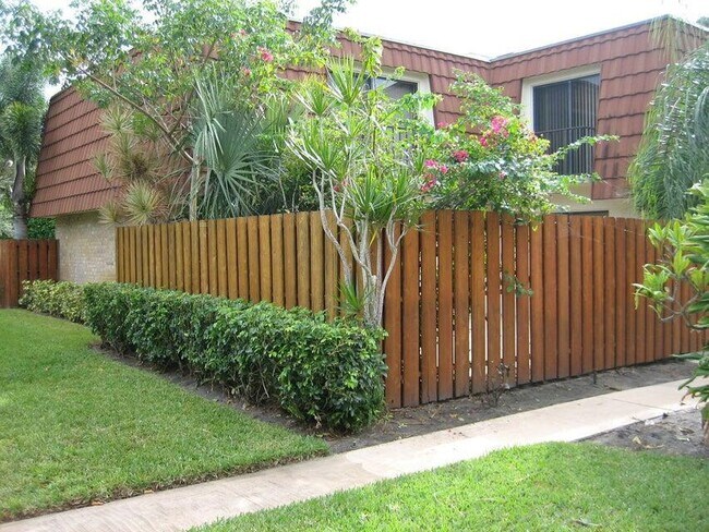 Foto del edificio - 3216 Spanish Wells Dr