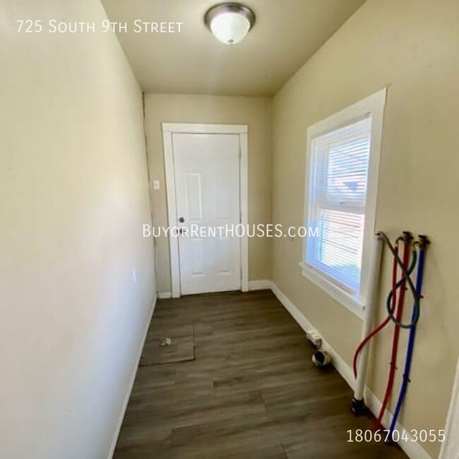 Building Photo - $499 Move-In Special (+ admin fee) + $0 De...