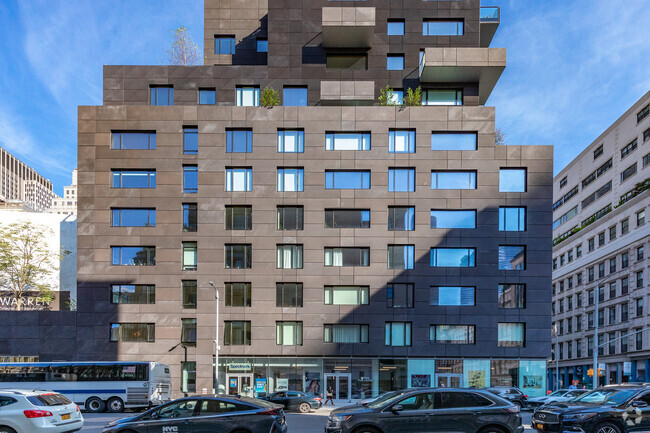 Exterior Building Photo - 102 Chambers St