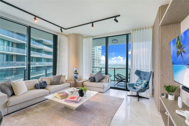 Building Photo - 480 NE 31st St