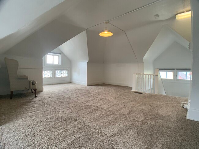 Building Photo - 2311 Carpenter Ave