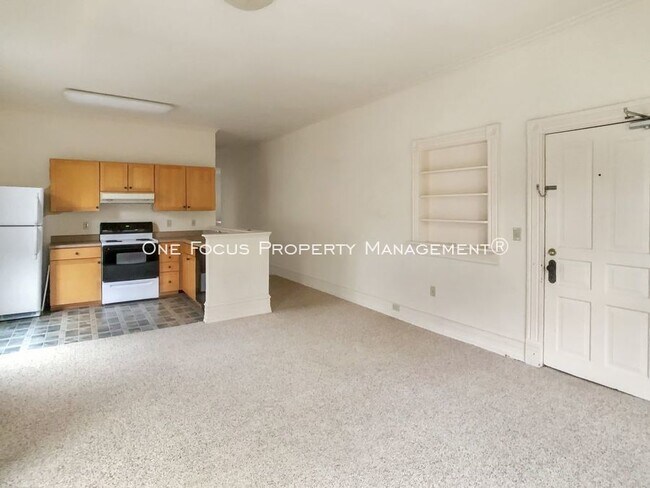 Building Photo - Huge 1BR/1BA - $650/Month