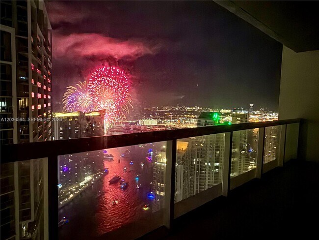 Building Photo - 495 Brickell Ave