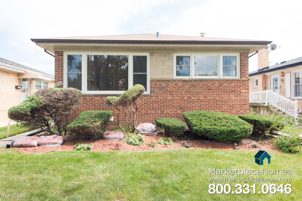 Foto principal - 8041 Hamlin Ave