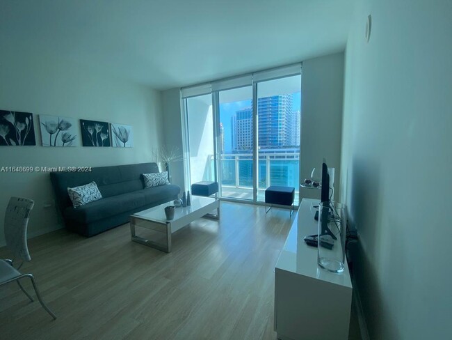 Building Photo - 950 Brickell Bay Dr