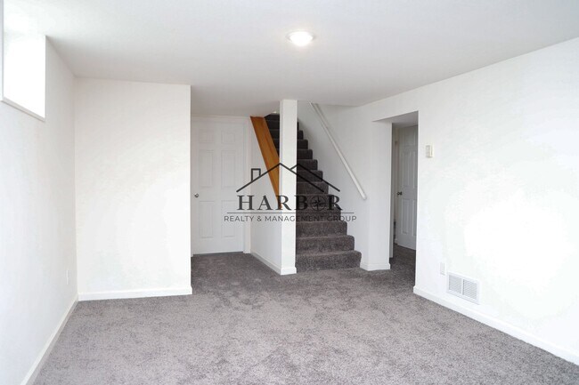 Building Photo - Single Family Home in SE Rochester Availab...