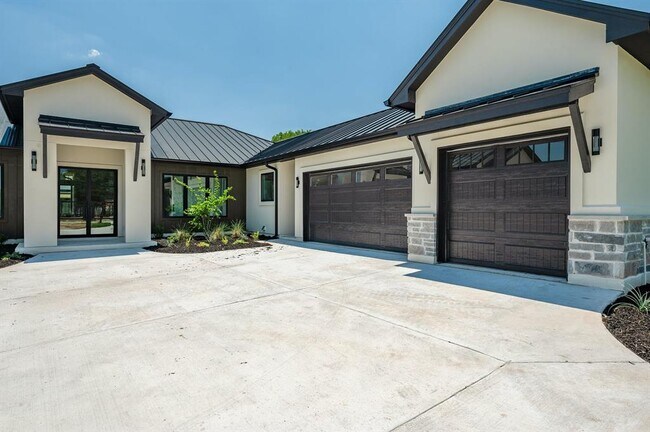 Building Photo - 125 Stockman Dr
