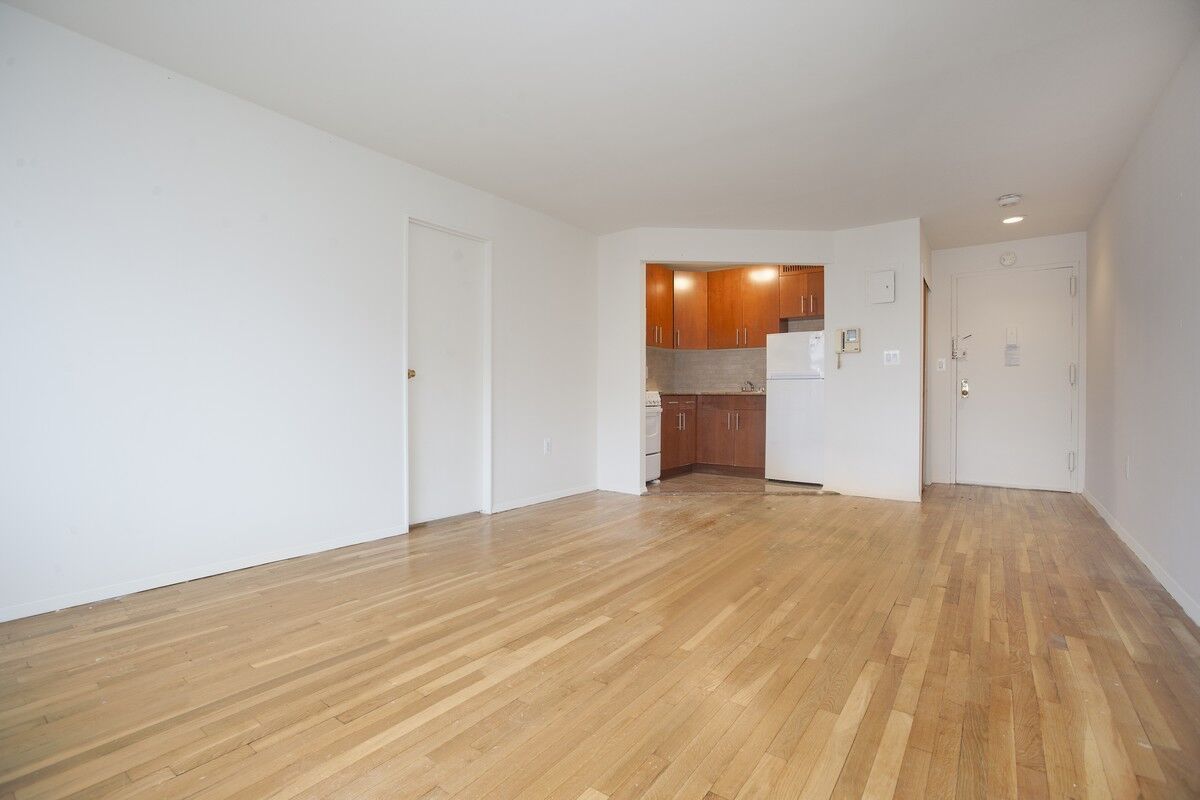 Primary Photo - 228 E 30th St