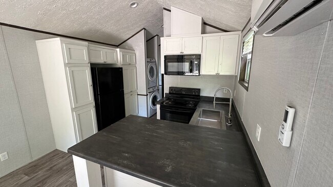 Foto del edificio - Cute Single Person Tiny Home on the Bayou!