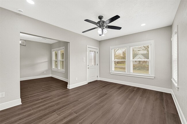 Foto del edificio - 7403 Cayton St