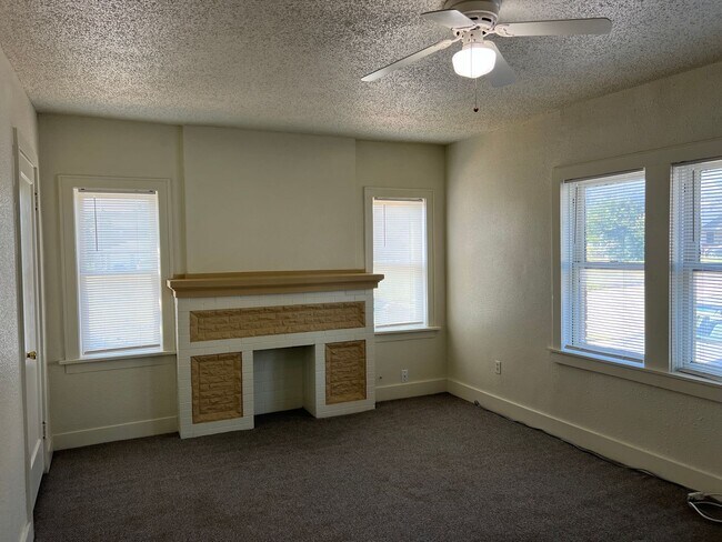 Building Photo - 1 Bed in the Paseo District
