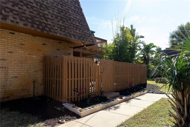 Building Photo - 1794 S Park Ave