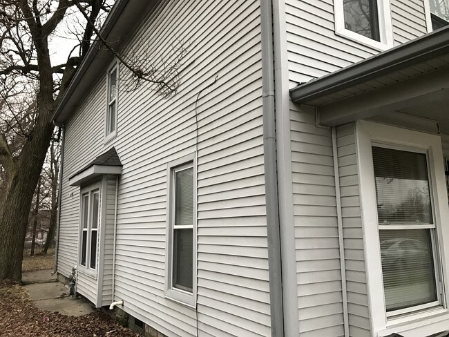 Building Photo - 359 W 25th St
