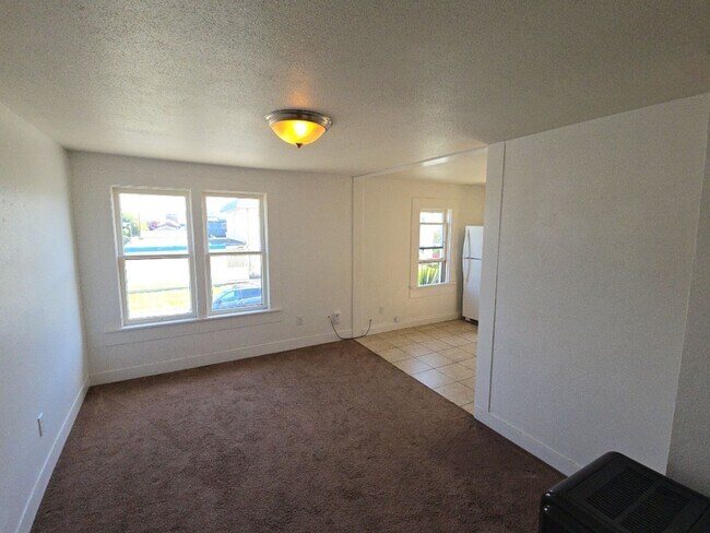 Building Photo - 626 O St