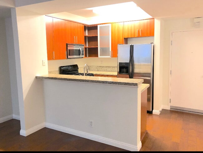 Building Photo - 620 S Gramercy Pl