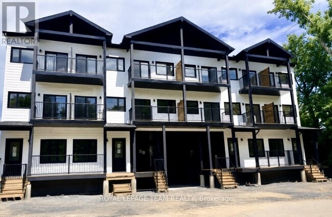 Building Photo - 247B Bradford St