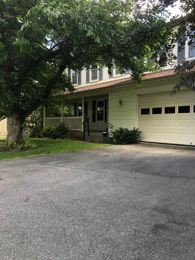 Building Photo - 9191 Victoria Dr