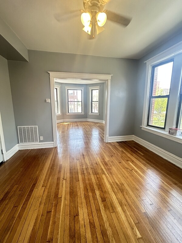 Foto del edificio - 6601 S Langley Ave
