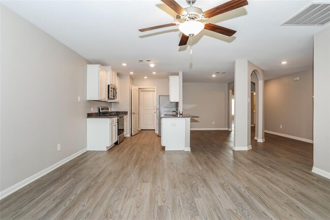 Building Photo - 23083 Bellini Dr