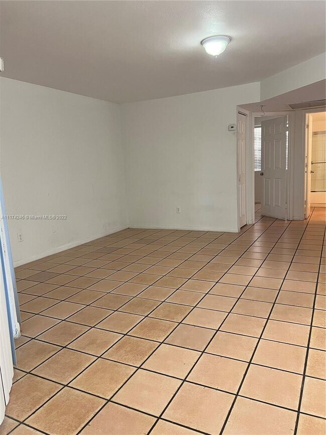 Building Photo - 1135 N Franklin Ave
