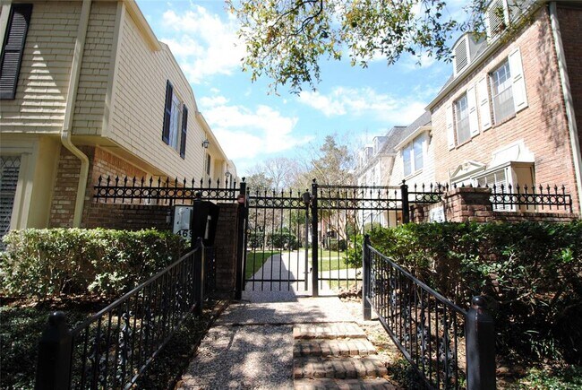 Foto del edificio - 431 N Post Oak Ln