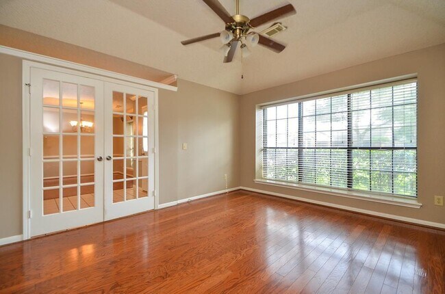 Foto del edificio - 22951 Provincial Blvd