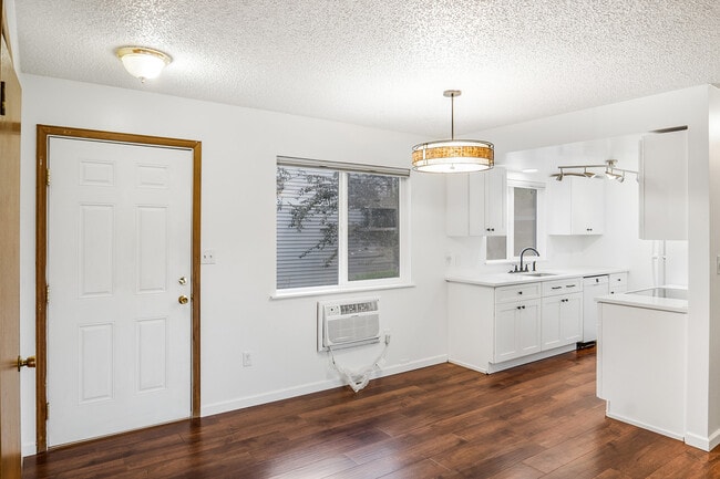 Foto del edificio - 3914 S Regal St