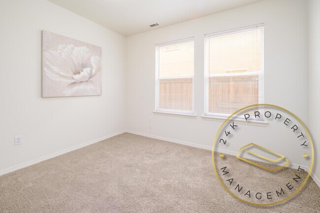 Foto del edificio - 1056 E Grand Canyon St