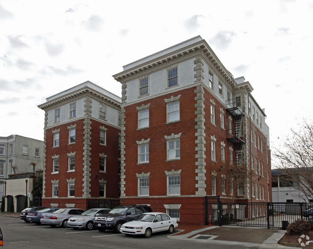 Primary Photo - 249 W York St