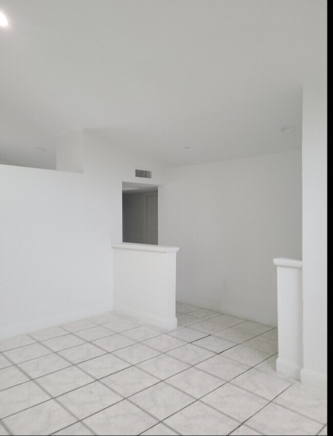 Foto del edificio - 4616 NW 185th St