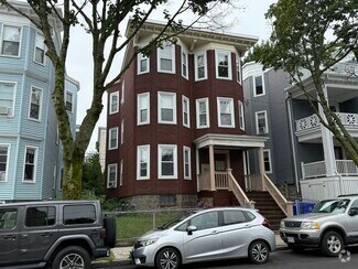 Building Photo - 261 E Cottage St